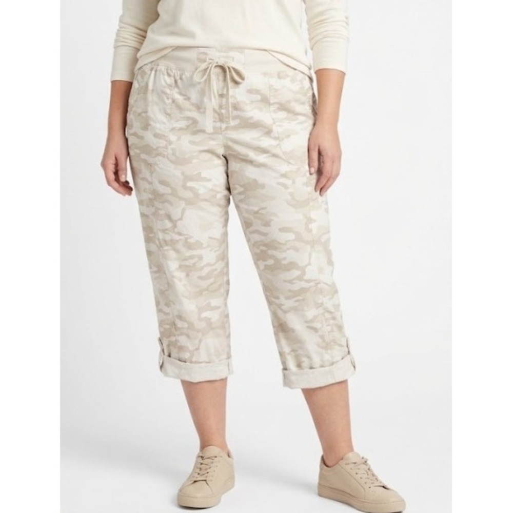 New Calvin Klein Performance Capri Pants XL Camo Drawstring Utility Hiking